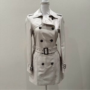 burberry classic vintage chic trench coat with belt and buttons